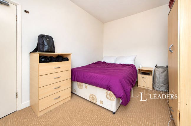 Rooms to Rent - Ermine Road Main Photo