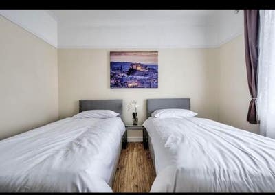 A Spacious 1 double rooms or 1 BOX rooms In EH52HS Main Photo