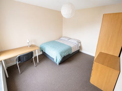 Donnington Gardens - Student Only - 3 Rooms Main Photo