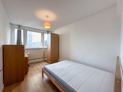 Bright Double Bedroom in Old Street Main Photo