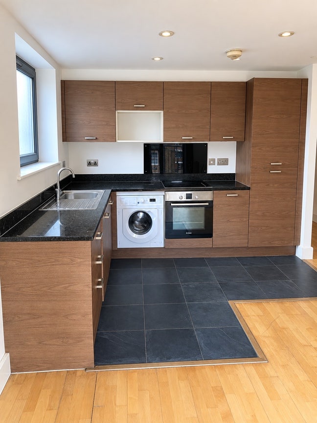 Zero Deposit, 2 Bed Flat, Unfurnished in SW2  Main Photo
