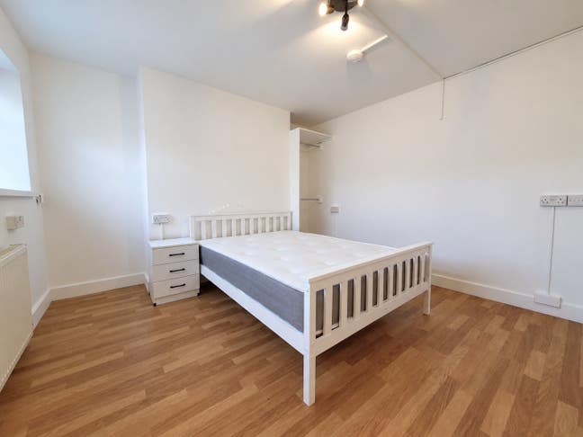 🔥 Large Room, Great Connectivity ✨  Main Photo