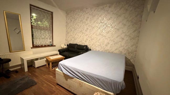 Double Rooms - to Rent- East Ham E6 Main Photo