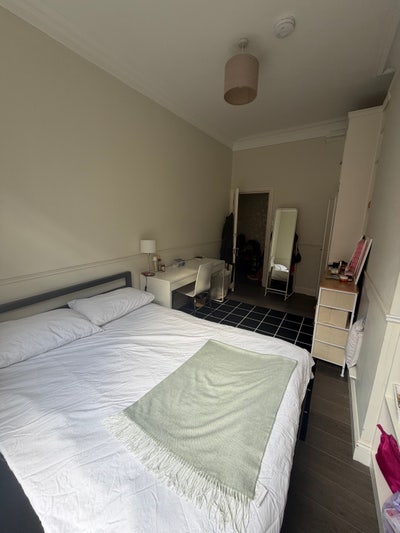 Spacious Double Room in a 3bed shared flat  Main Photo