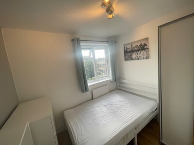 Cosy Room in a Great Location! Main Photo
