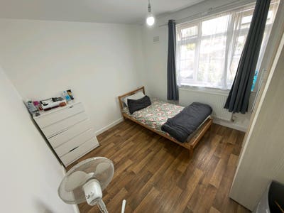 Big Spacious Room Main Photo