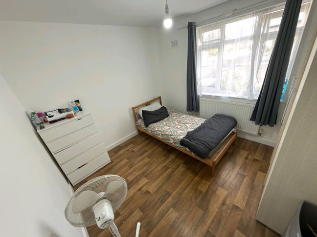 Big Spacious Room Main Photo