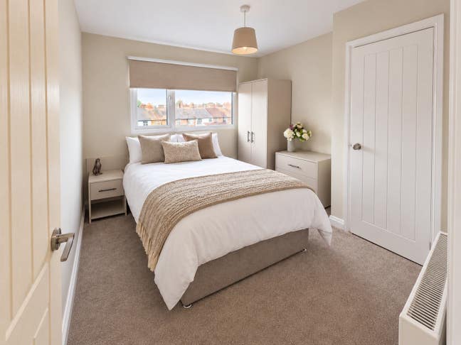 Top-Floor En-Suite with Private Living Space✨ Main Photo