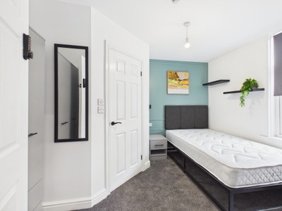 5 Bed Luxury HMO to Let - Fowler Garden, Gateshead Main Photo