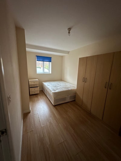 Double room near Upney station Main Photo