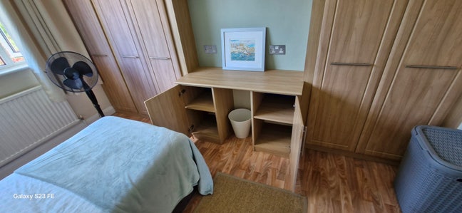 Sunny room in Tolworth for rent Main Photo