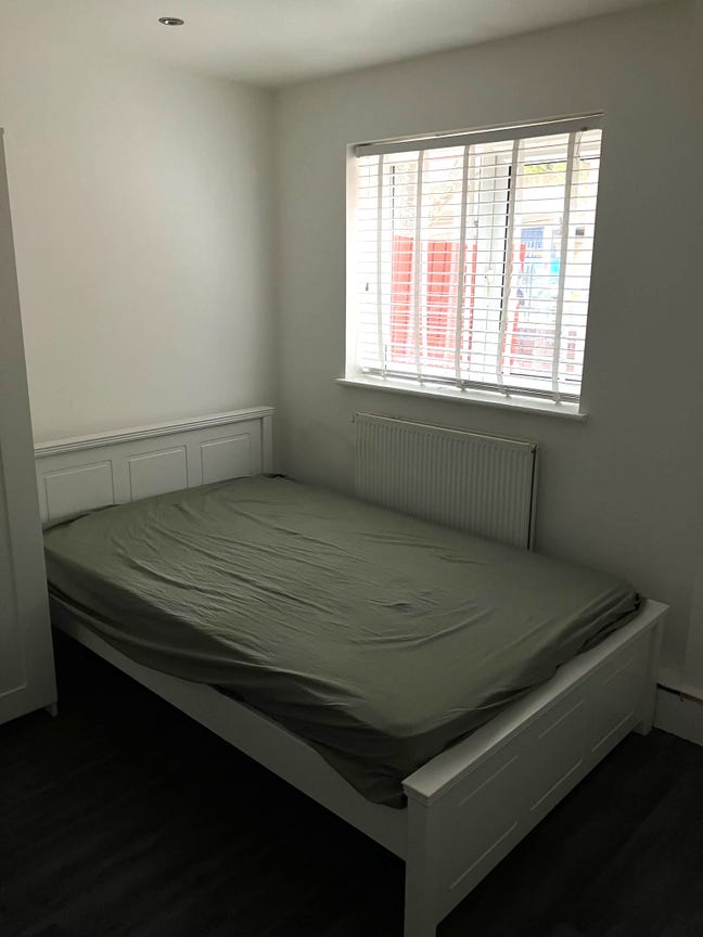 Large Double Ensuite All Bills inc + Wifi E14  Main Photo