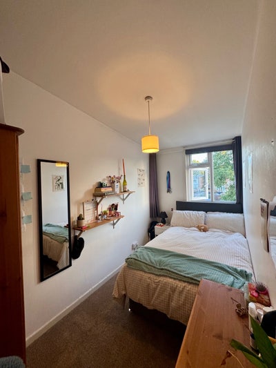 Room available in 3 bedroom Balham townhouse!  Main Photo