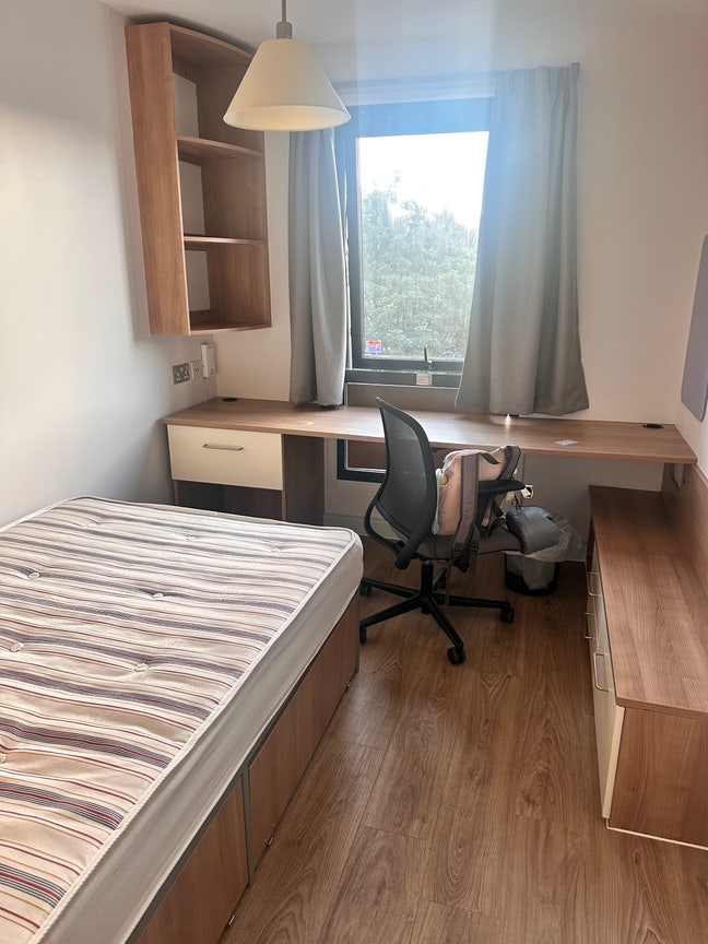 Looking for a replacement tenant for an en-suite. Main Photo