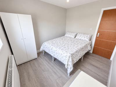 Tottenham Hale Double Room | 1 Person | &pound;0 Deposit Main Photo
