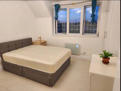 2 bed flat to let - Hounslow TW5 Main Photo