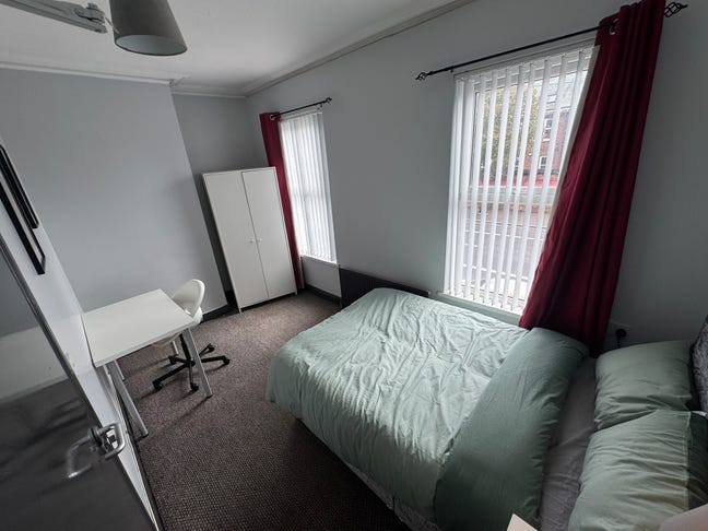 *Last 2 Large Doubles* Falls Road Belfast  Main Photo