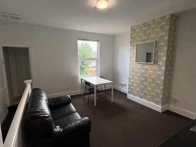 *** 1 Bed Flat** Self Contained - Not Shared *** Main Photo