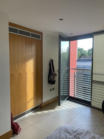 Spare room in 2 bed modern flat in Camden | NW1 Main Photo