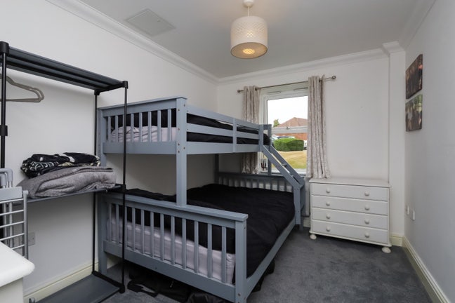 Double room to rent in Eastbourne Main Photo