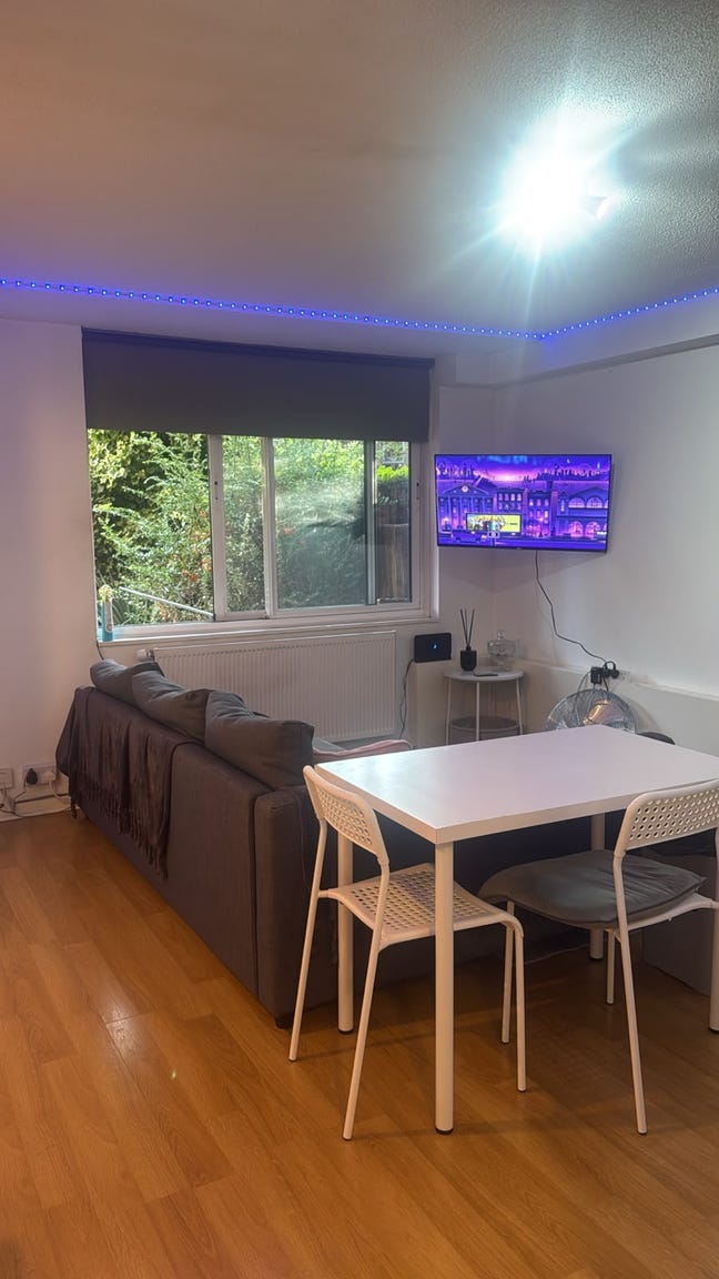 Notting Hill 2 Bed Apt. Private Garden &pound;2,800.  Main Photo