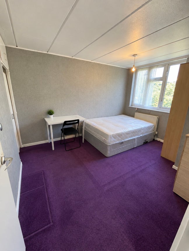 Cheap Double Room Available Mins Walk From Station Main Photo