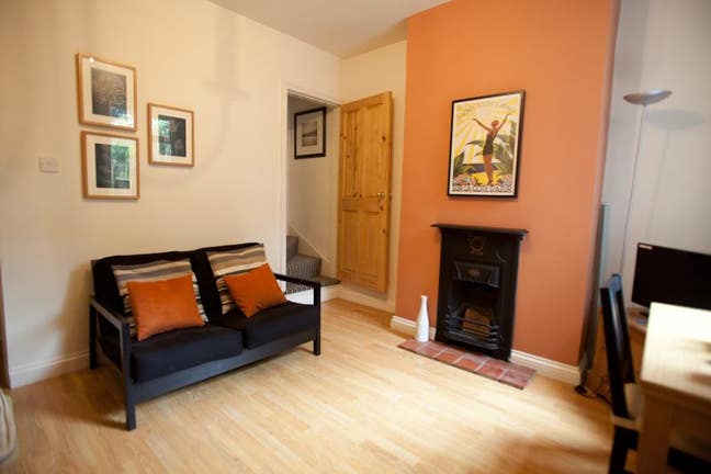 Young professional/grad house share Main Photo