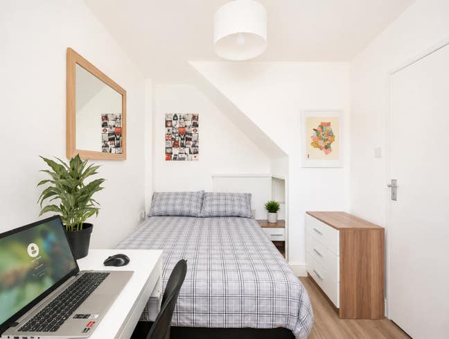 Huge Room+Balcony nr Limehouse 🌿🚆✨ Main Photo