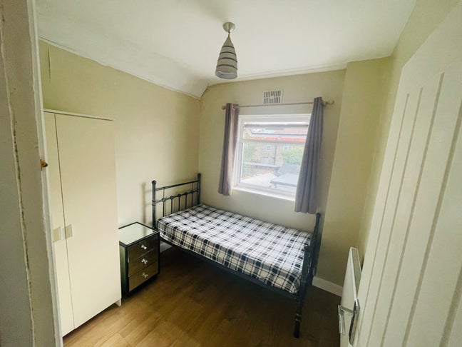 Single Room Main Photo