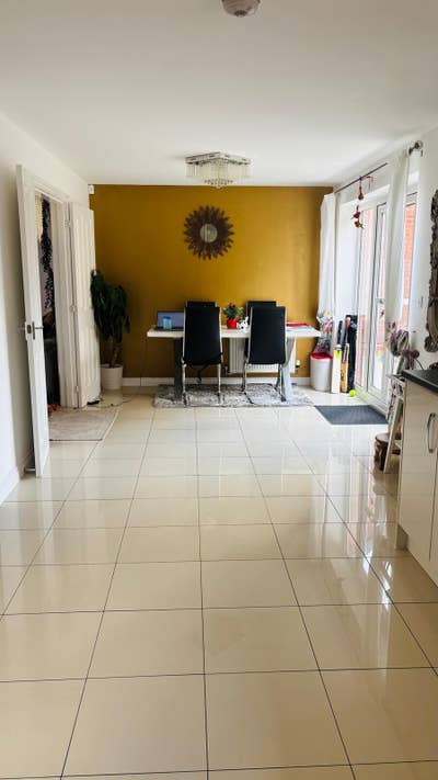 Double room in a detached property Main Photo