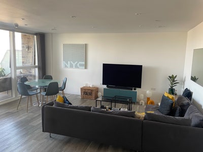 Modern en-suite in Camberwell SE5 Main Photo
