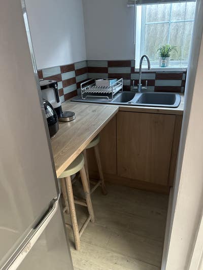 Self contained ground floor annexe for weekday let Main Photo