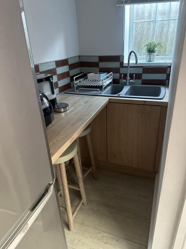 Self contained ground floor annexe for weekday let Main Photo