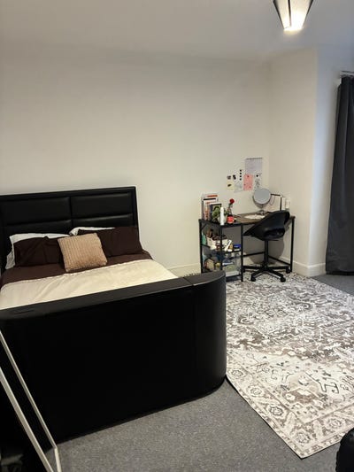 Extra Large Double Room in Leyton Main Photo