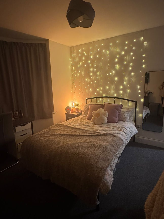 Large Double Room with En-suite! ✨💕 Main Photo