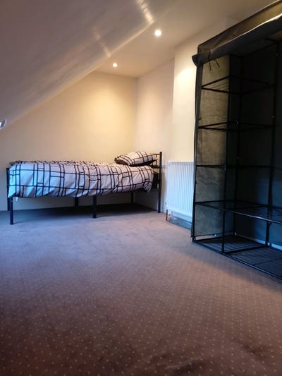 Loft space =4rooms/ and a single room Main Photo
