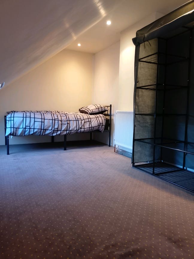 Loft space =4rooms/ and a single room Main Photo