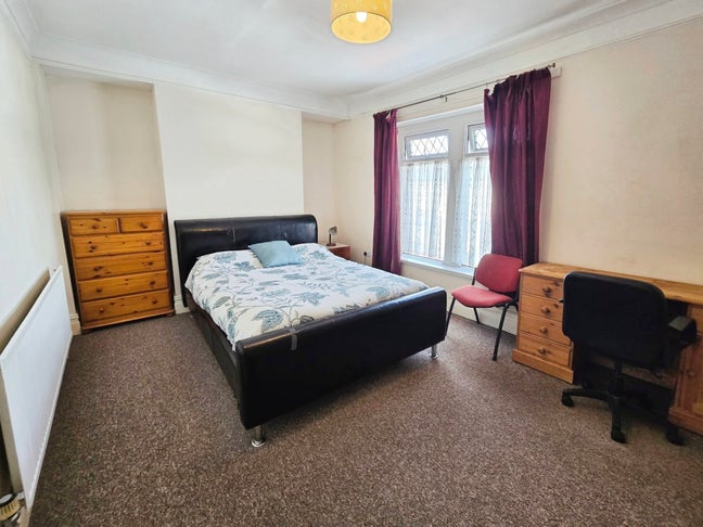 Warm large double room in a quiet house Main Photo