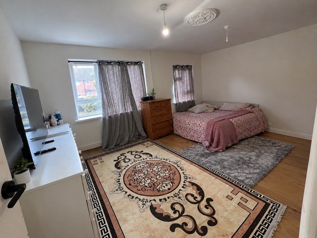 King Size Room Available  Main Photo
