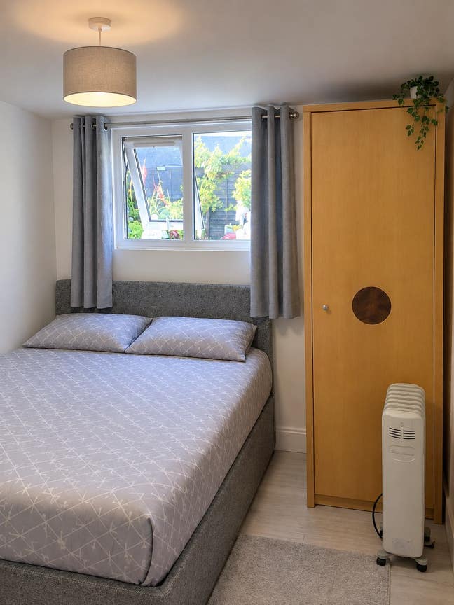 Studio Flat is Available in - UB5 6LG Main Photo