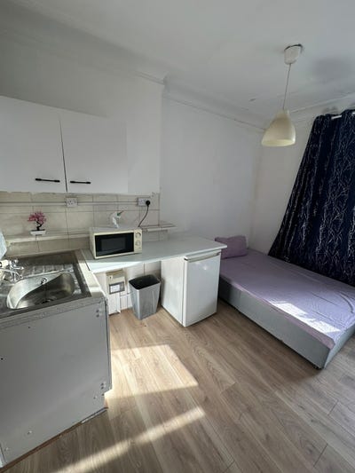 Wow studio flat in Edgware Rd 🏠🏠 Main Photo