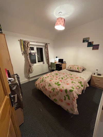 Room in a Shared House, Hollow Way Main Photo
