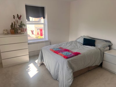 New built double Furnished bedroom on quiet road Main Photo