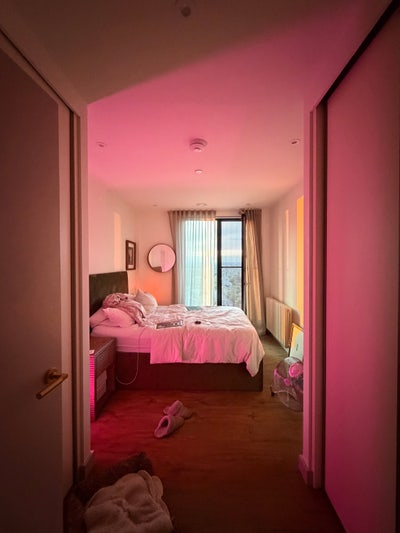 Double bed room with private bathroom! Main Photo