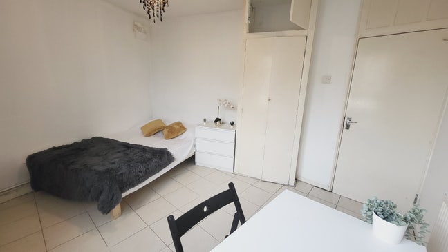 Bargain ! NEW DBL, Bills inc, 8min Aldgate St !!! Main Photo