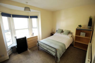 🏡 ✨ Modern Double Room – 💡 All Bills Included ✨ Main Photo