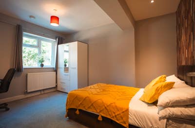 6 bed professional FREE Parking Main Photo