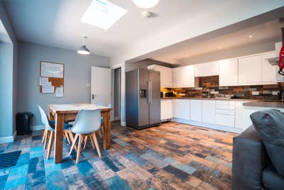 6 bed professional FREE Parking Main Photo