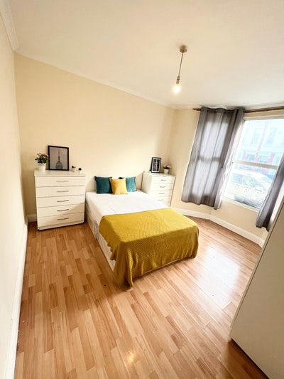 Zone 2, Spacious Double Room Available from Today Main Photo