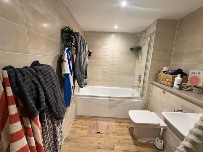 Looking for a flatmate  Main Photo
